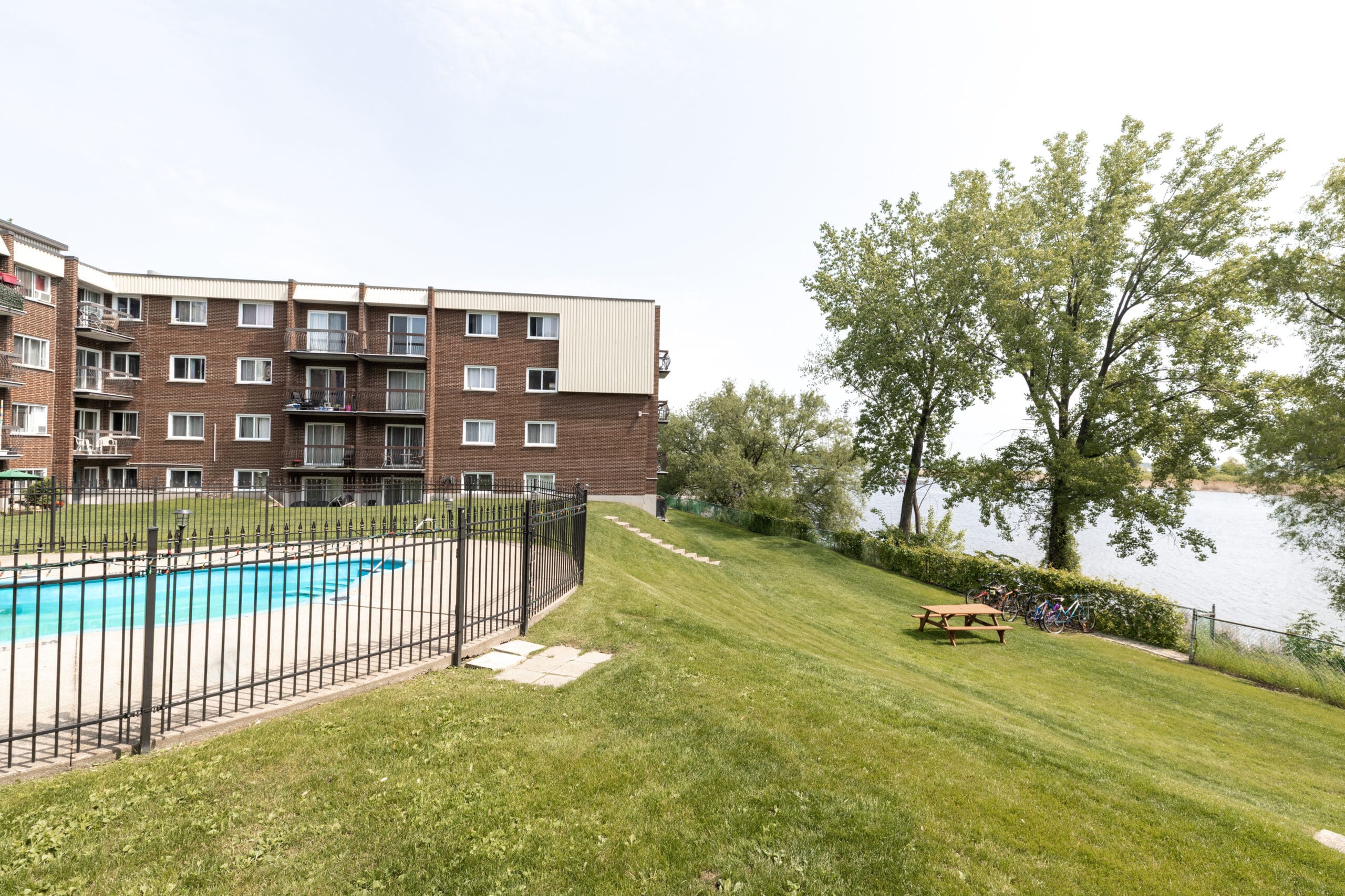 Appartements accessibles montreal, appartements par cher montreal, appartement bord de l'eau, logements avec services, condos locatifs Jardins sur la rive