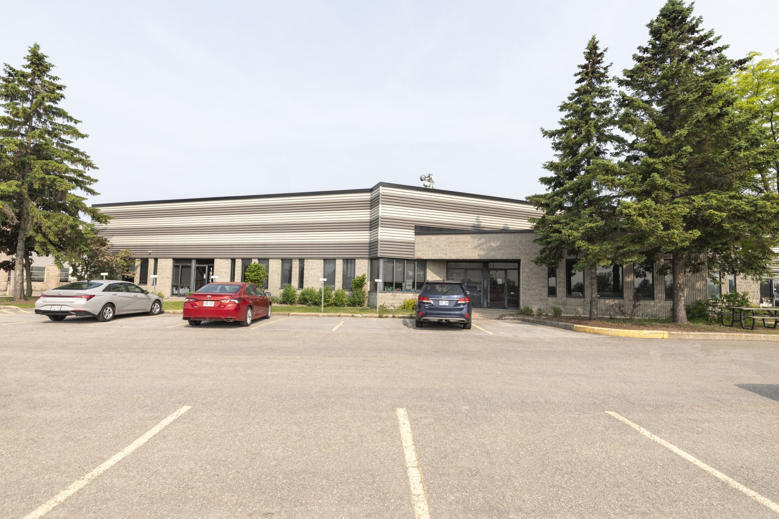 Local commercial-industriel à louer dans le parc industriel de Boisbriand, accès rapide à Montréal, Laval et la Rive-Nord
