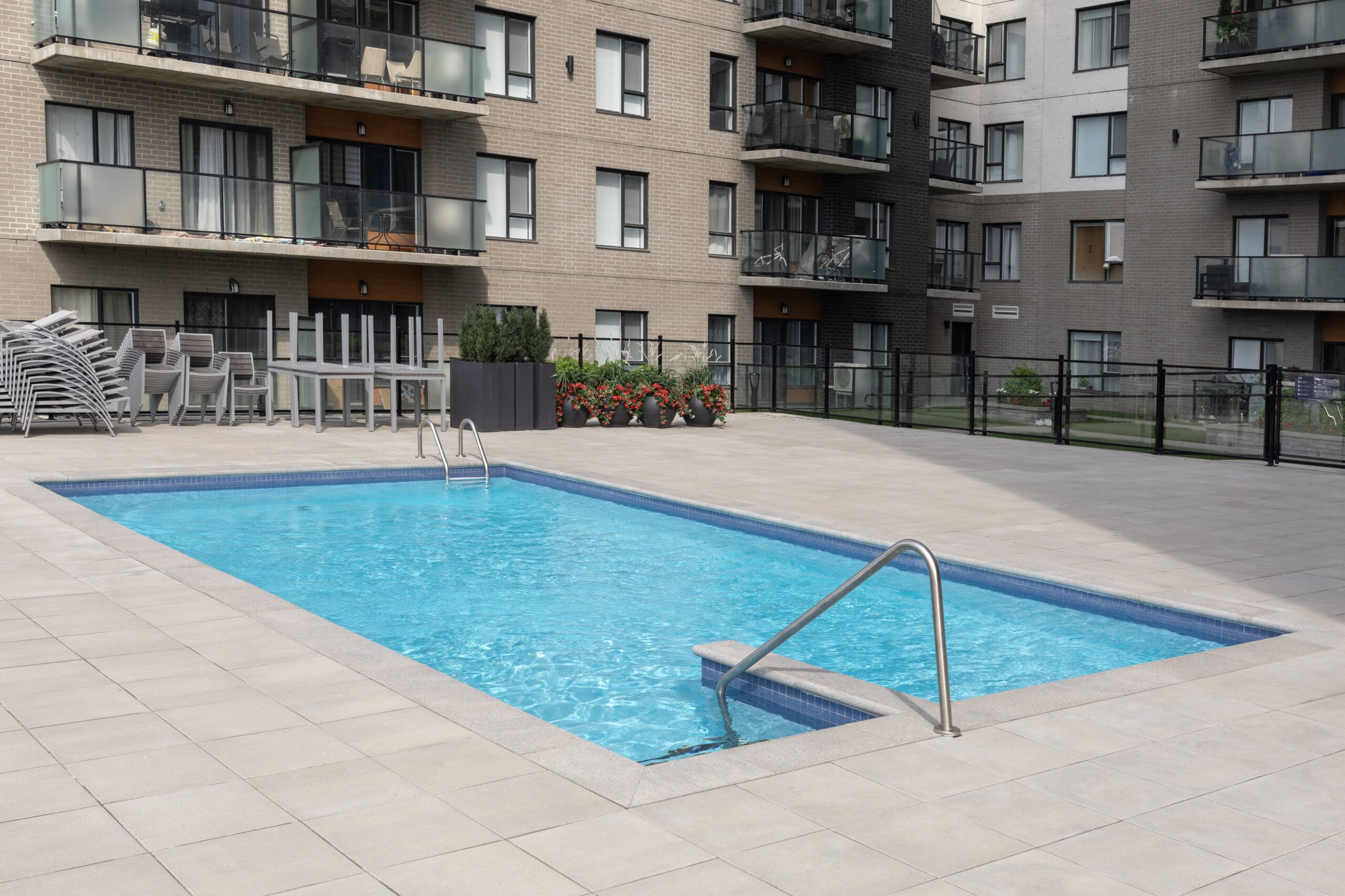Soléa residential rental complex, condos with common areas, pools, gym, reception hall, new apartments for rent laval