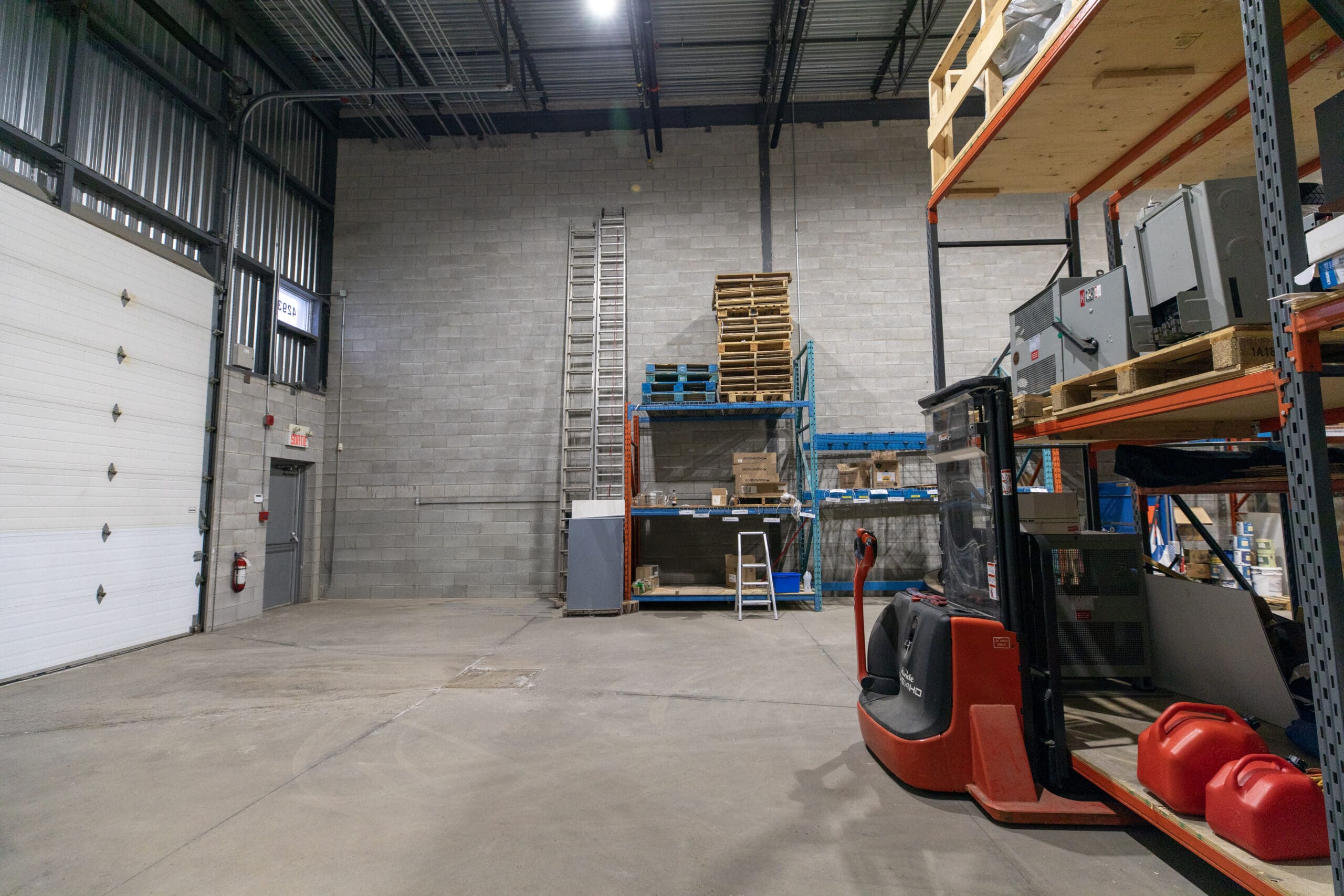 local d'Entreposage a louer a laval, lcation long terme entreprise