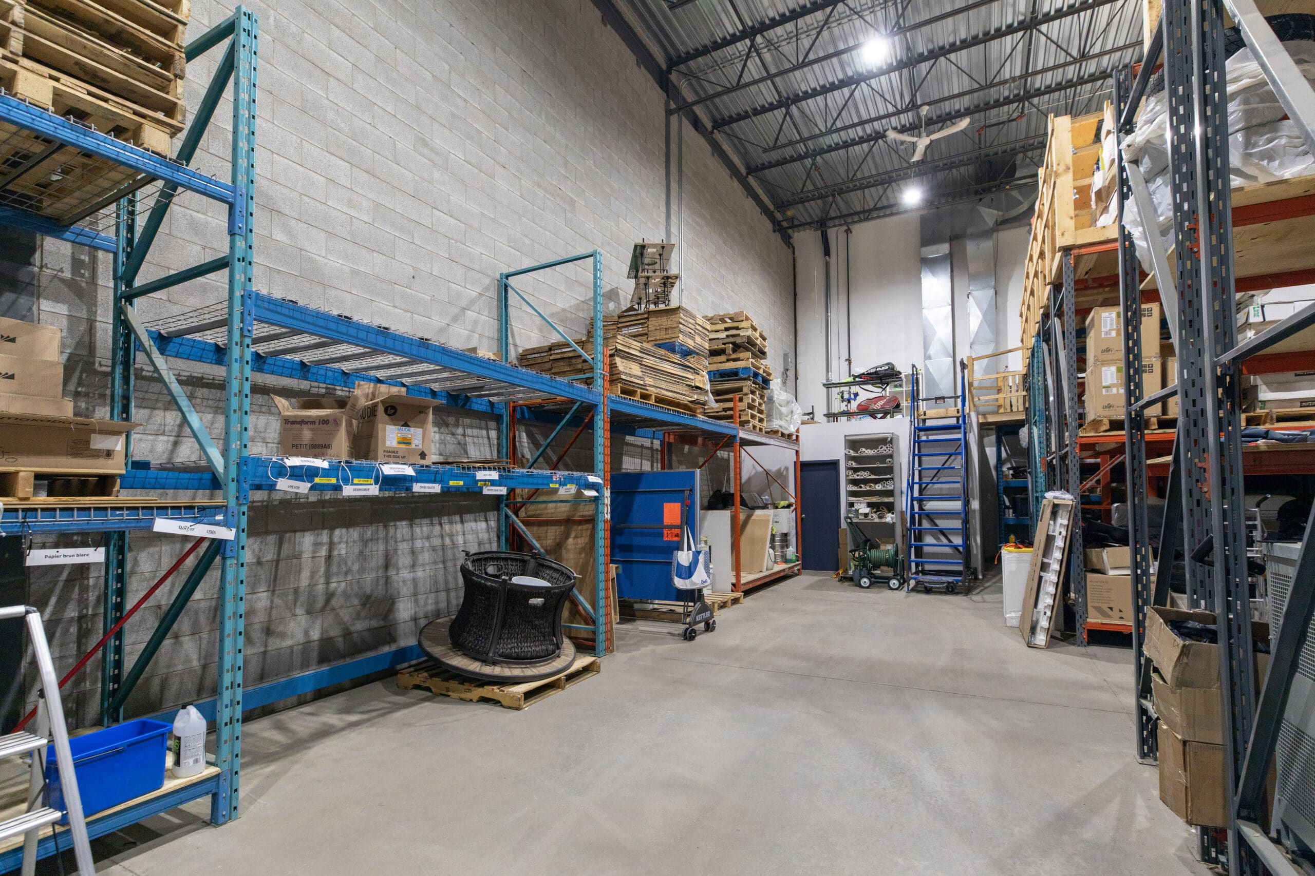 entrepot en location, laval, storage à louer