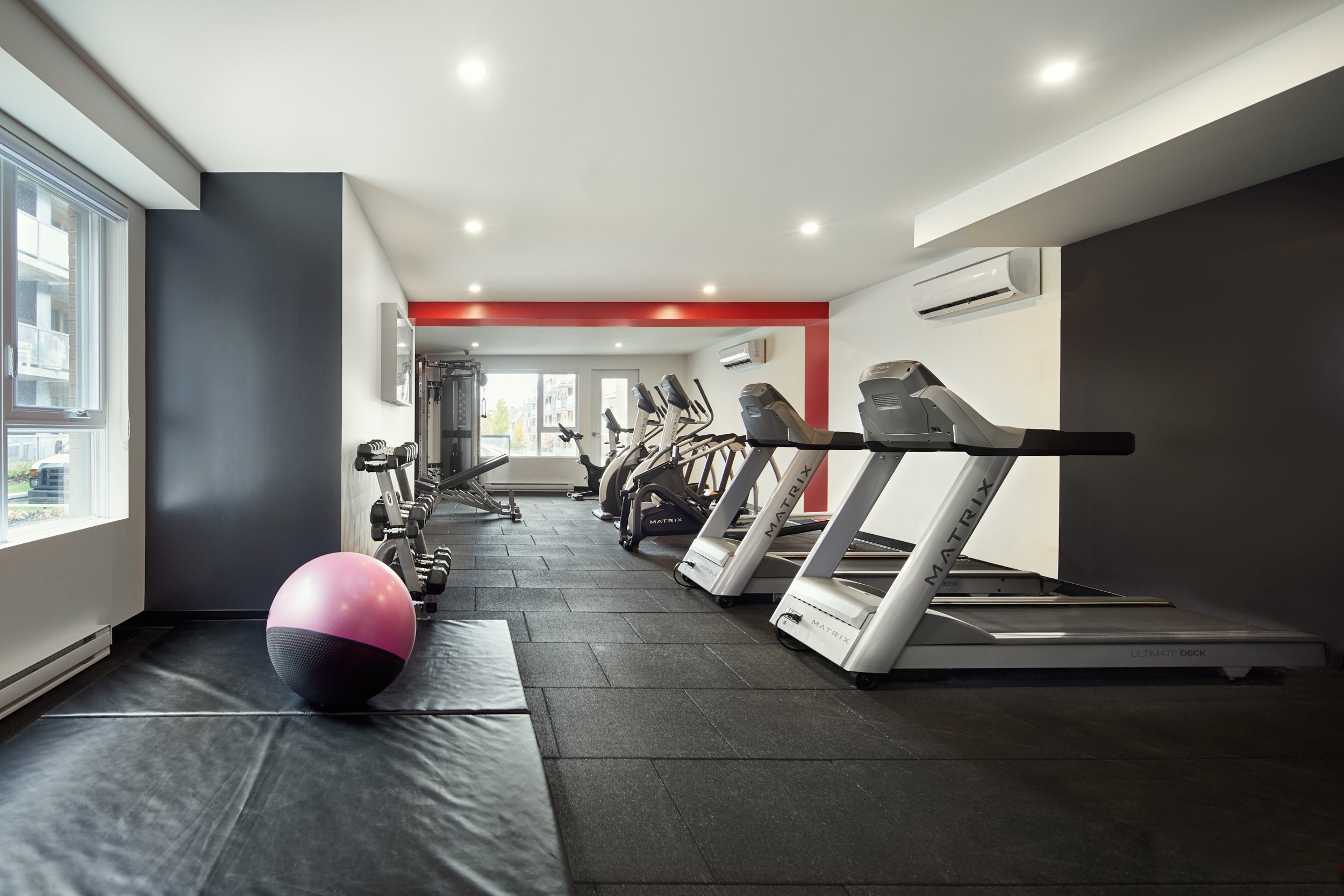 Appartements NOVA neufs, condo avec piscine, condos à louer avec gym, terrasses sur le toît, salle de réception, piscine extérieure