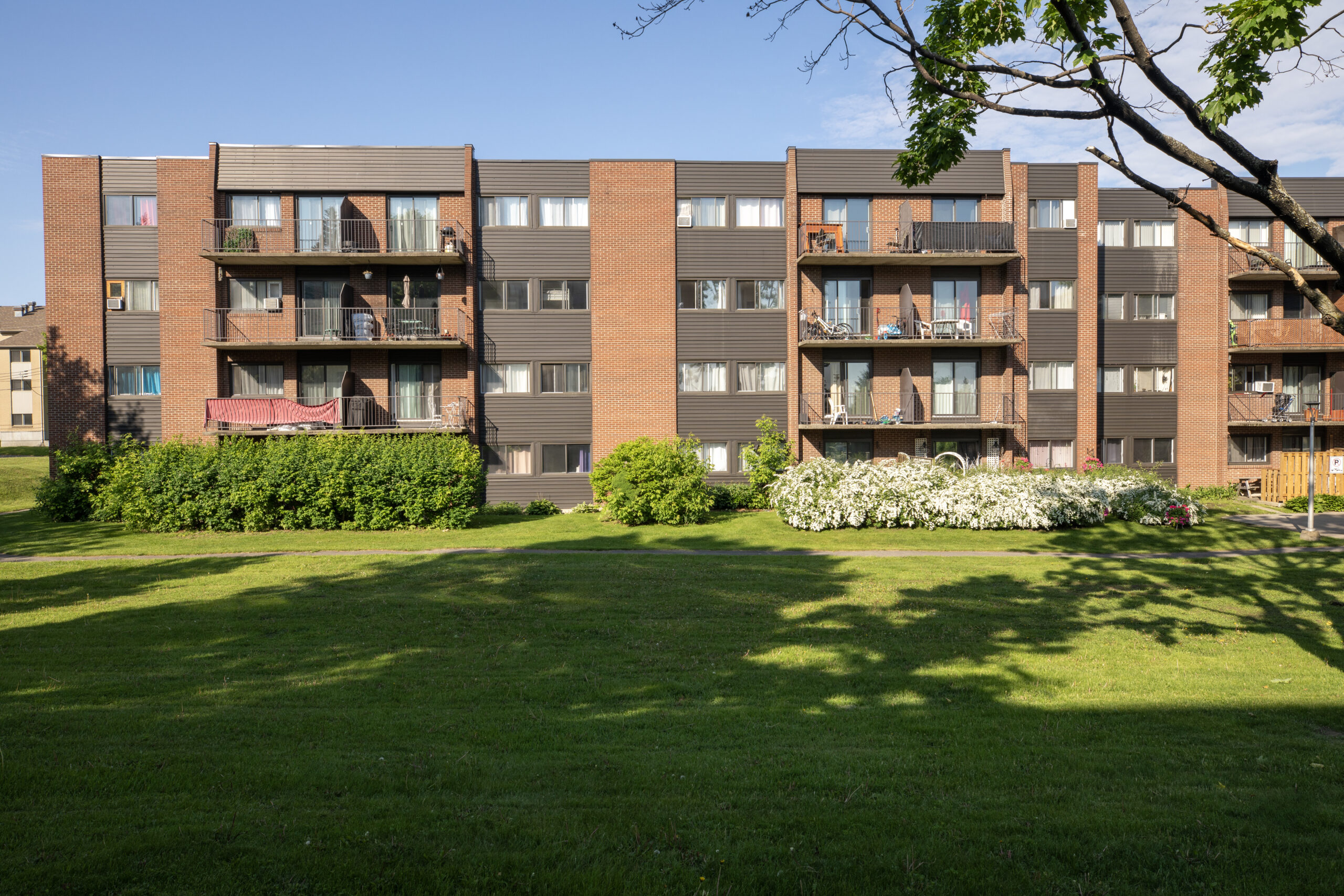Appartement Jardins sur le Parc, appartements tout inclus Pierrefonds, condo à louer Pierrefonds, appartements près rivière des Prairies