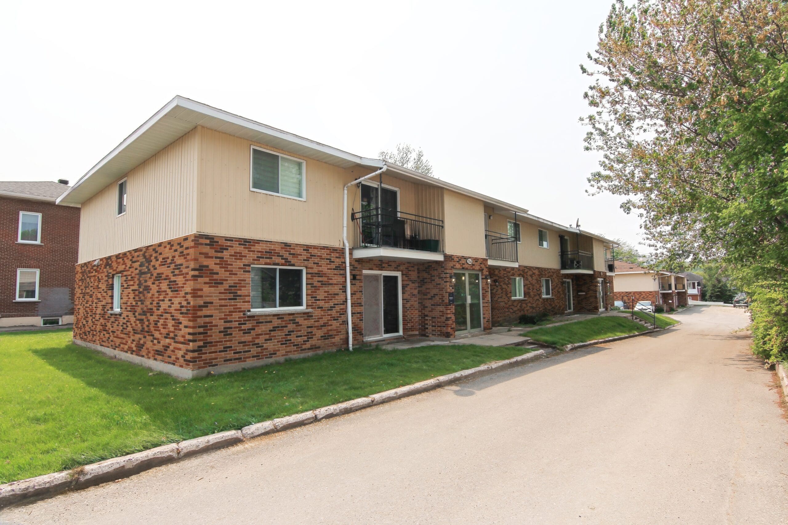 Appartements à louer Jonquière, logements près rivière aux sables, condos locatifs avec stationnement, appartement centre jonquière